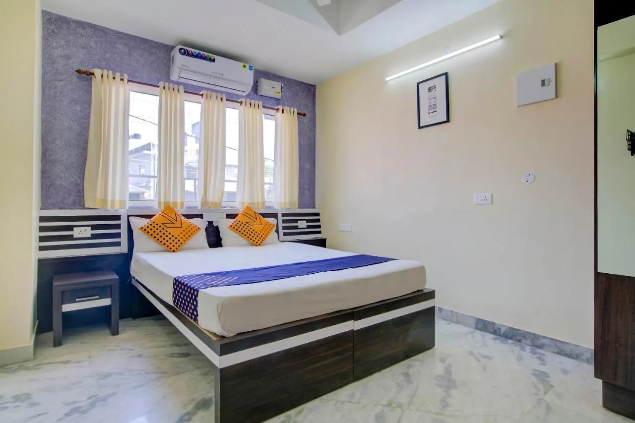 Spot On 77576 Thomson Inn Kochi Hotell
